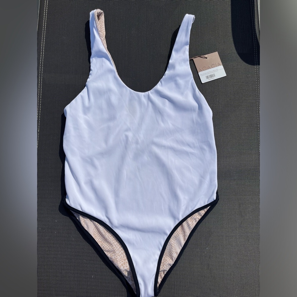 Acacia Palm Springs white ribbed NWT